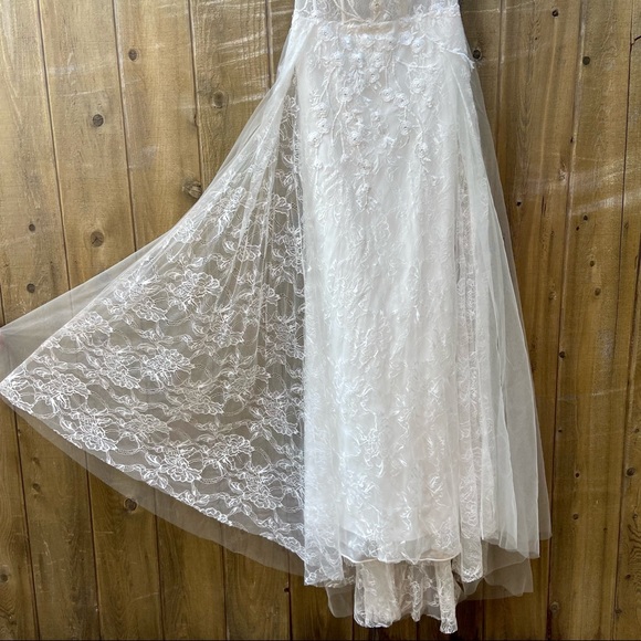White Lace Bustier Embroidered Dress w/ Train 🤍 - Picture 7 of 15